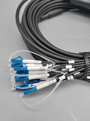 สายแพทช์ไฟเบอร์หุ้มเกราะสำเร็จรูปแบบกำหนดเอง 6 12 24 คอร์ LC SC Connector OS2 Single Mode 5.0mm สายเคเบิลภายนอกสีดำ